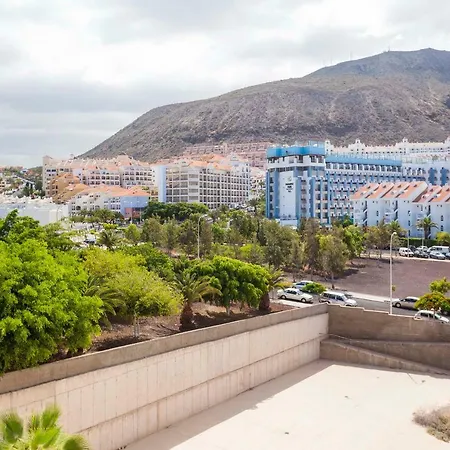 شقة Modern And Bright With Sea View And Pool