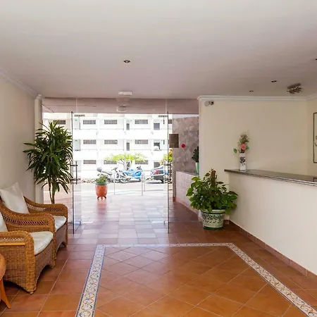 Modern And Bright With Sea View And Pool شقة