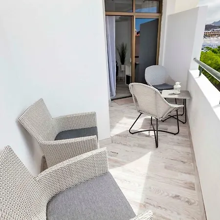 Modern And Bright With Sea View And Pool