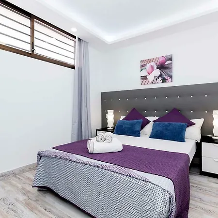 Modern And Bright With Sea View And Pool شقة