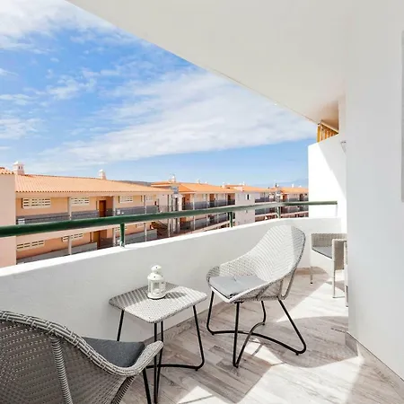 Modern And Bright With Sea View And Pool