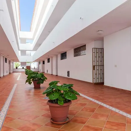 Modern And Bright With Sea View And Pool * Los Cristianos (Tenerife)
